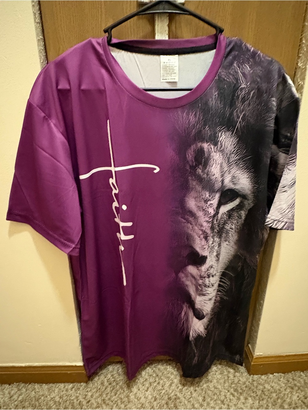 Lion Graphic Tee in Deep Purple